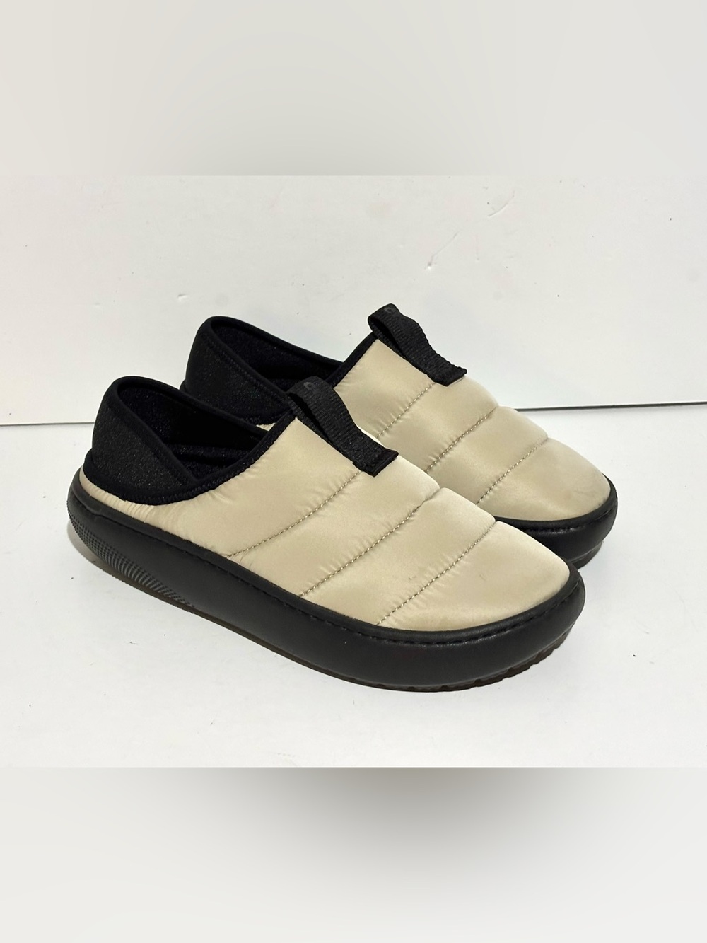 Crocs Classic Puff Moc 210706 Moth Unisex Slip On Shoes Men 8/ Women 10